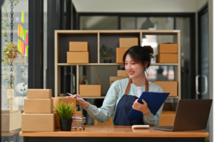 Découvrez 5 idées concrètes pour réussir un travail sans diplôme depuis chez soi. Des solutions simples, accessibles et 100% en ligne